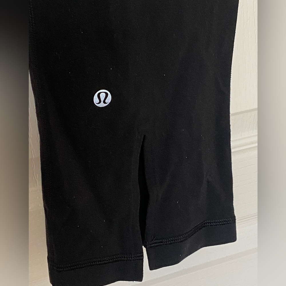 Lululemon Athletica Black Capris for Versatile Wear
